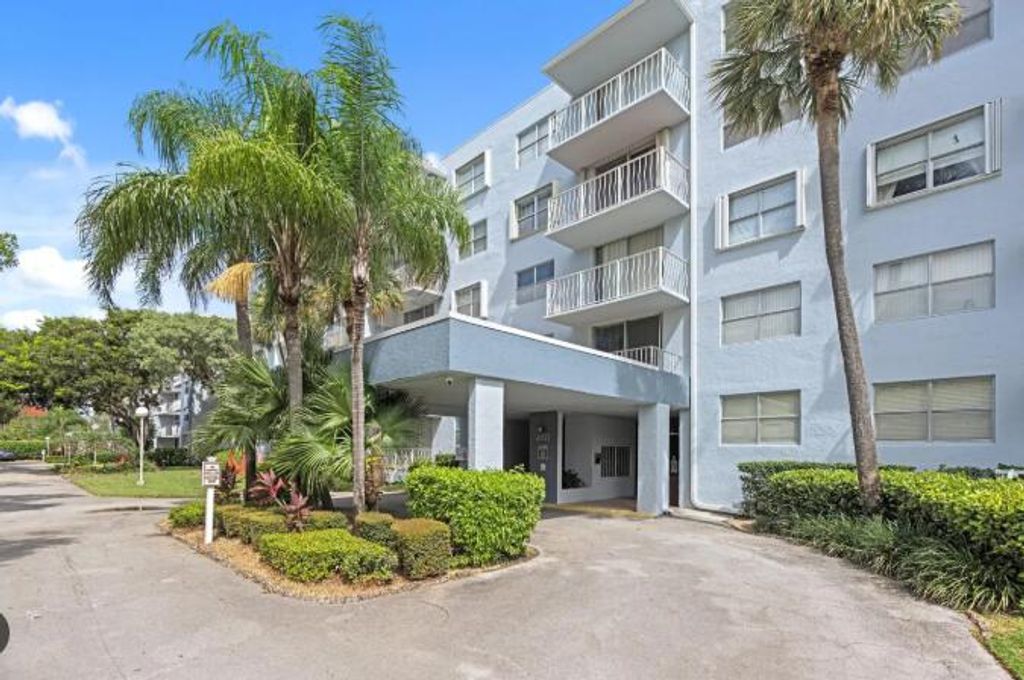 480 EXECUTIVE CENTER Drive 2F, West Palm Beach, FL 33401