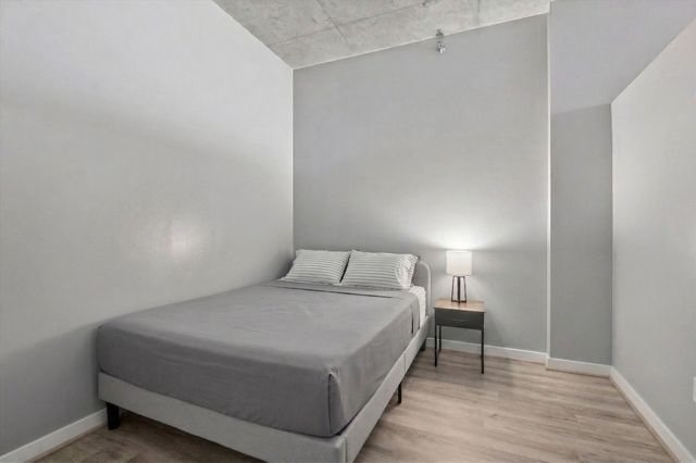 235 W Van Buren Street 2513, Chicago, IL 60607