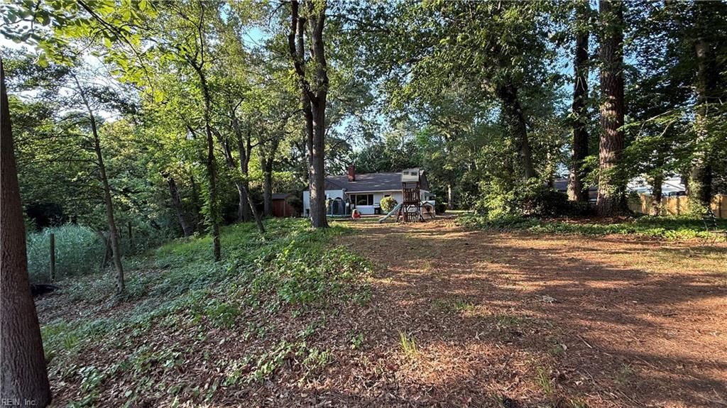 222 Sparrow RD, Chesapeake, VA 23325