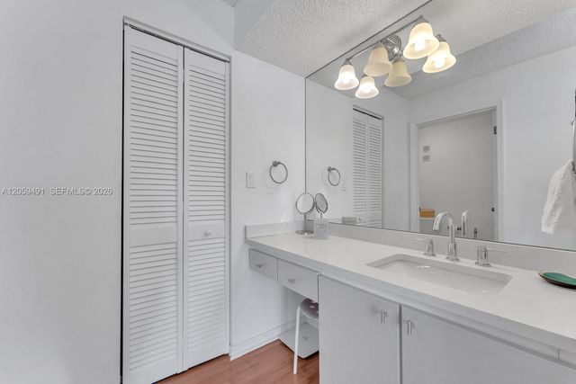 255 Galen Dr 2M, Key Biscayne, FL 33149