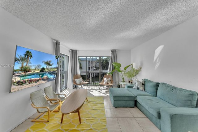 255 Galen Dr 2M, Key Biscayne, FL 33149