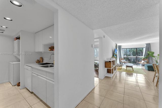 255 Galen Dr 2M, Key Biscayne, FL 33149