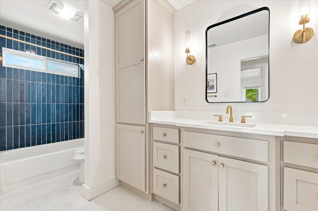 218 Creekside Lane, Coppell, TX 75019