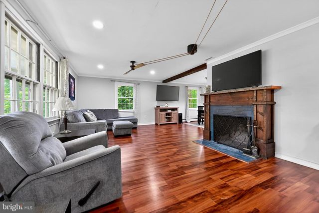 2222 OAK TER, Lansdale, PA 19446