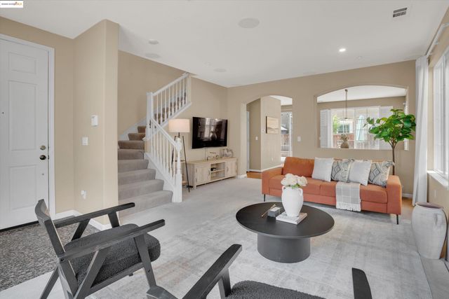 2163 Elsa Cmn, Livermore, CA 94551