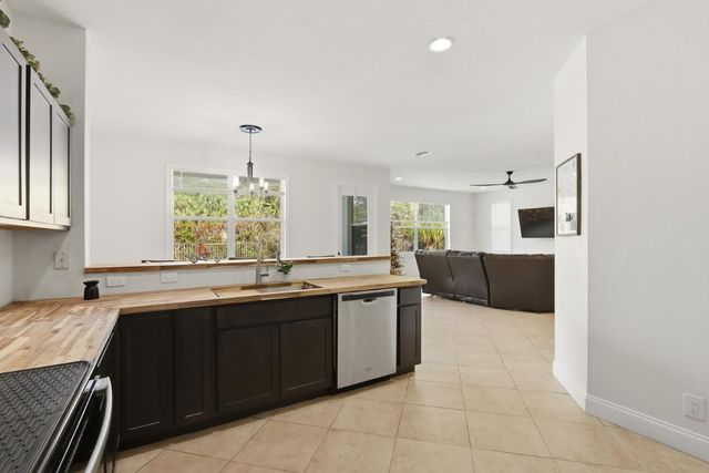 1085 Center Stone Lane, Riviera Beach, FL 33404