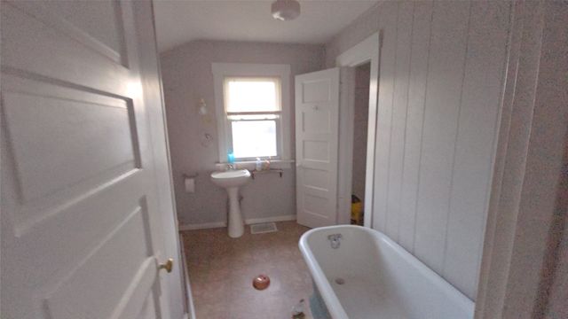 701 E 5th Street N, Newton, IA 50208