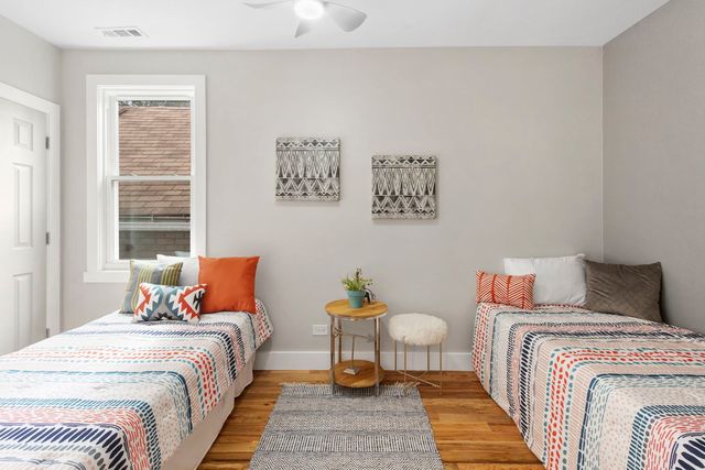 6129 N Ravenswood Avenue, Chicago, IL 60660