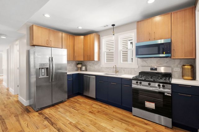 6129 N Ravenswood Avenue, Chicago, IL 60660