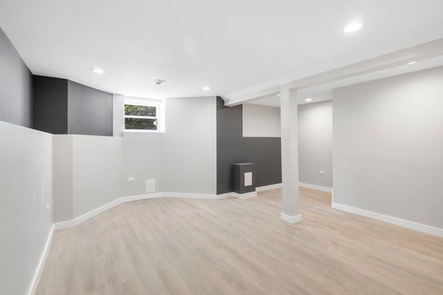 6129 N Ravenswood Avenue, Chicago, IL 60660