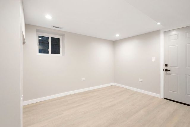 6129 N Ravenswood Avenue, Chicago, IL 60660