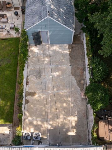 6129 N Ravenswood Avenue, Chicago, IL 60660