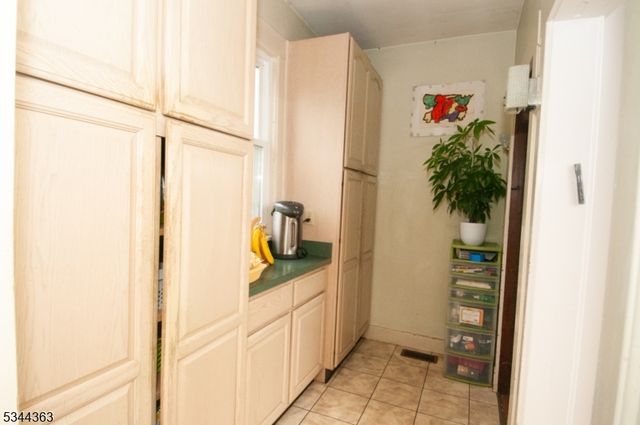 881 Colonia Rd, Elizabeth City, NJ 07208