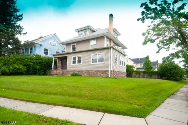 881 Colonia Rd, Elizabeth City, NJ 07208
