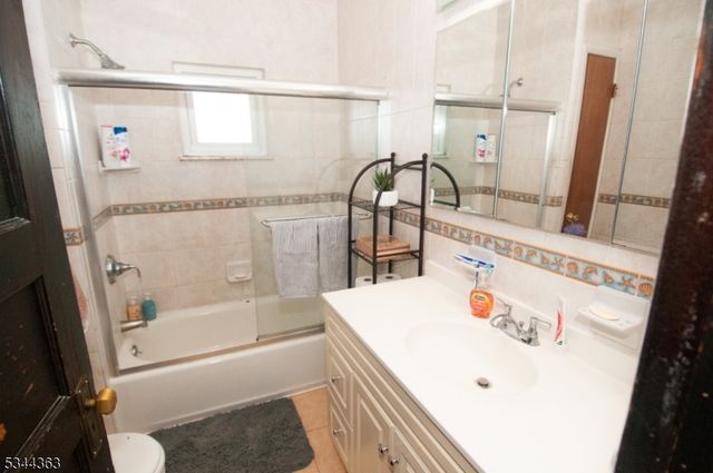 881 Colonia Rd, Elizabeth City, NJ 07208