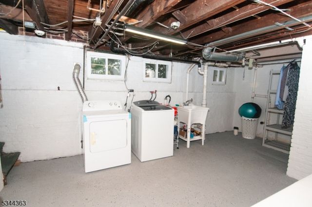 881 Colonia Rd, Elizabeth City, NJ 07208