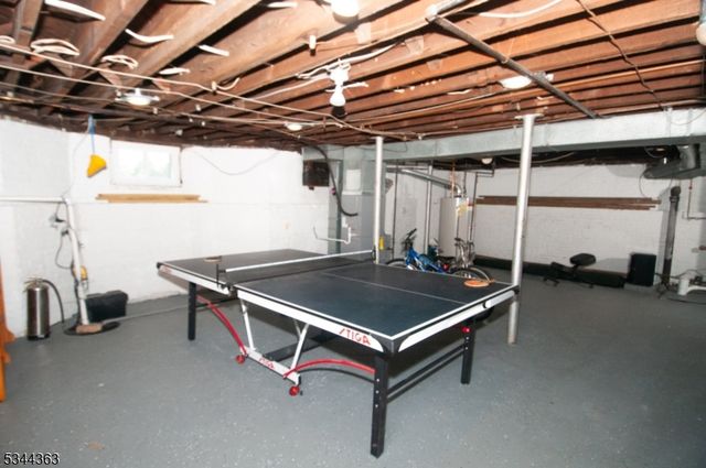 881 Colonia Rd, Elizabeth City, NJ 07208
