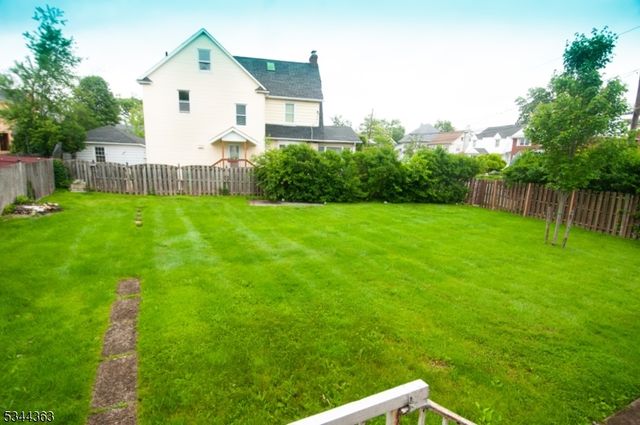 881 Colonia Rd, Elizabeth City, NJ 07208