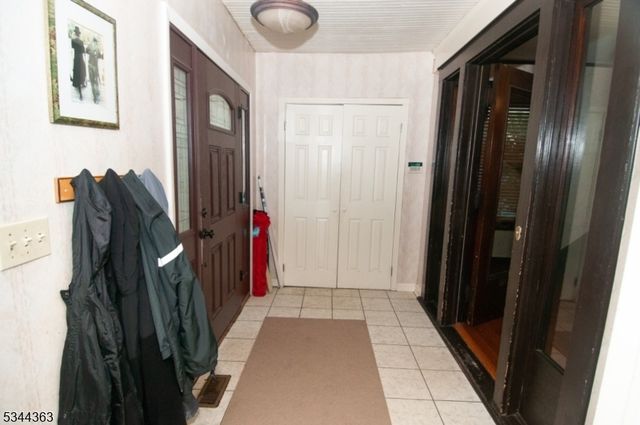 881 Colonia Rd, Elizabeth City, NJ 07208