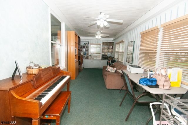 881 Colonia Rd, Elizabeth City, NJ 07208