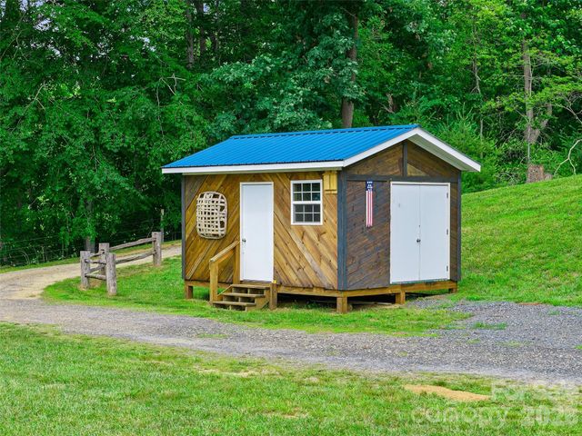 109 Tall Timber Lane, Green Mountain, NC 28740