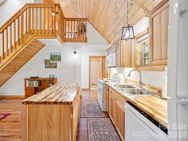 109 Tall Timber Lane, Green Mountain, NC 28740