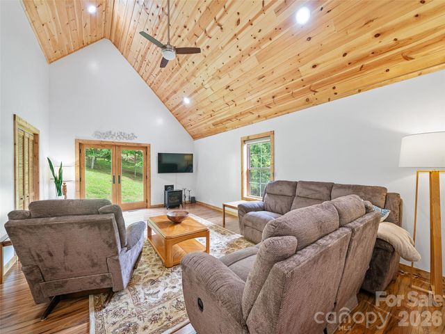 109 Tall Timber Lane, Green Mountain, NC 28740