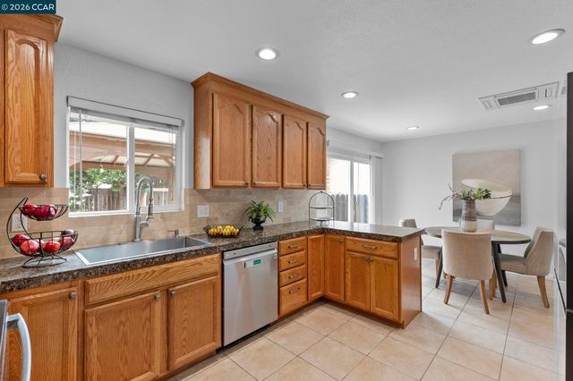2674 E Olivera Rd, Concord, CA 94519