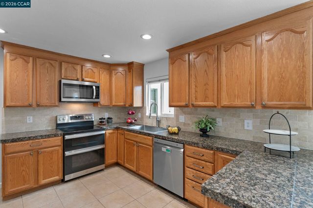 2674 E Olivera Rd, Concord, CA 94519
