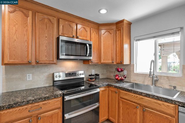 2674 E Olivera Rd, Concord, CA 94519