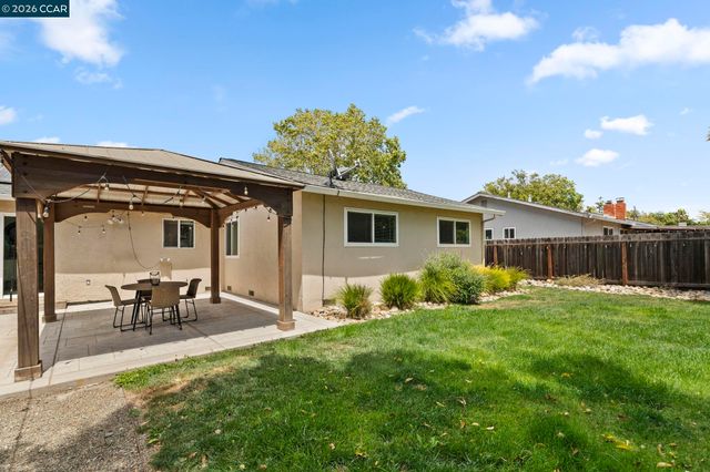 2674 E Olivera Rd, Concord, CA 94519