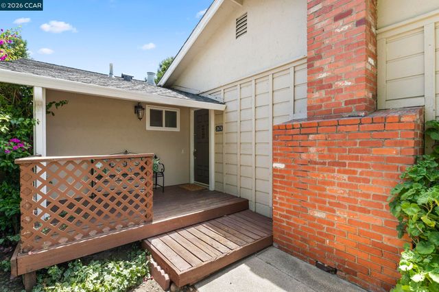 2674 E Olivera Rd, Concord, CA 94519