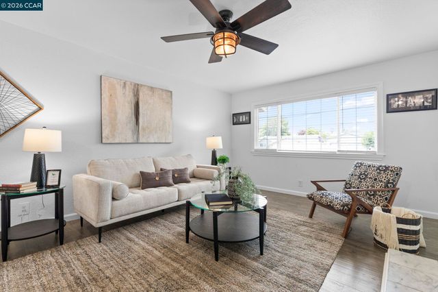 2674 E Olivera Rd, Concord, CA 94519