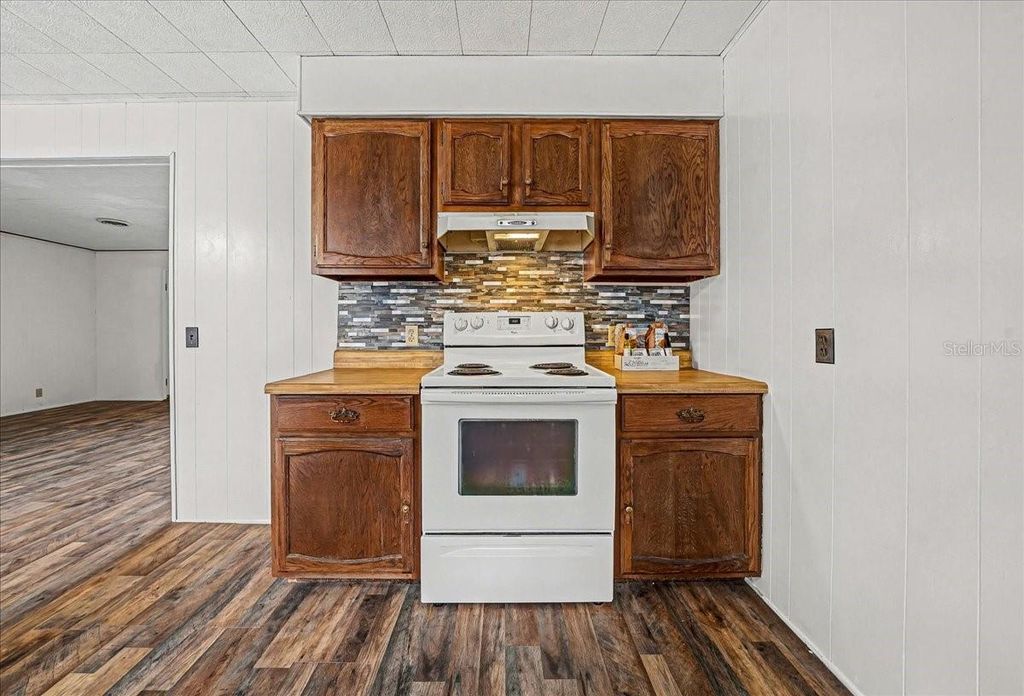 Image 20 of property listing at 12550 SW 43RD STREET ROAD, Ocala, FL 34481