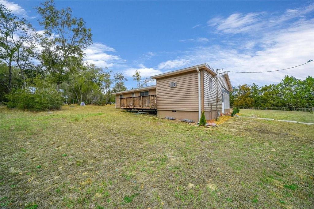 Image 40 of property listing at 12550 SW 43RD STREET ROAD, Ocala, FL 34481