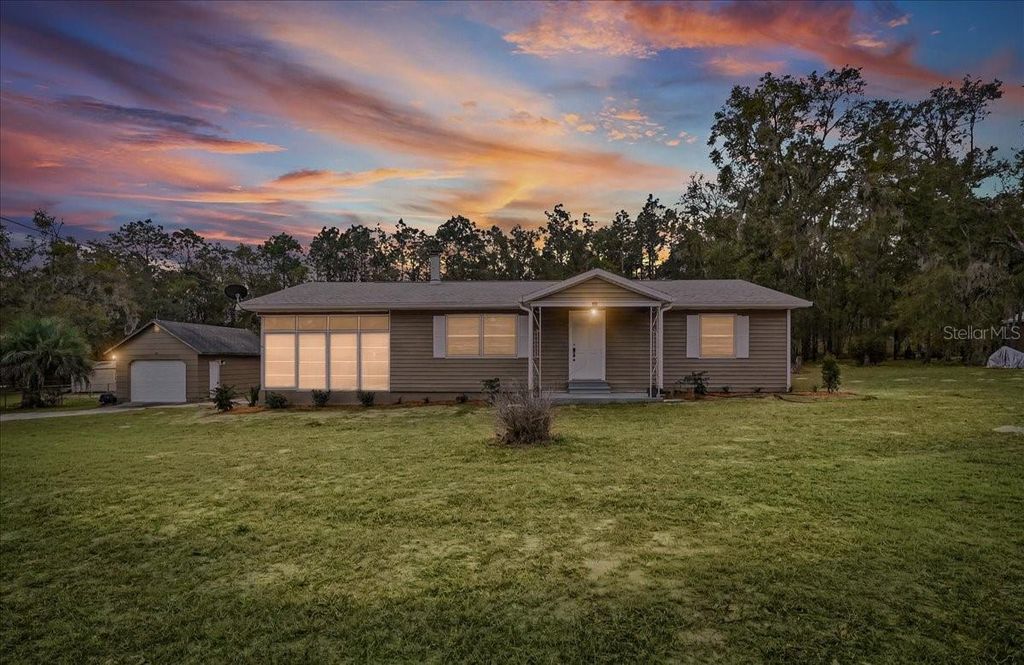 Image 5 of property listing at 12550 SW 43RD STREET ROAD, Ocala, FL 34481