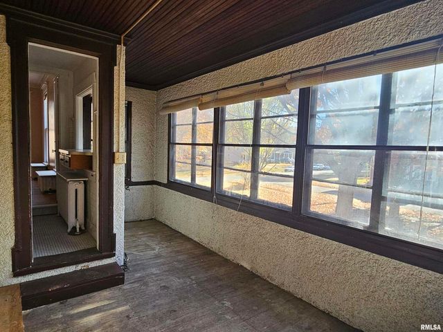 728 21ST Street, Rock Island, IL 61201