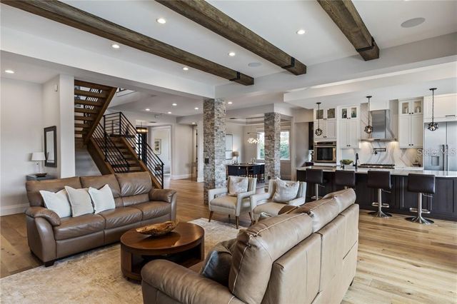 2060 ILLINOIS AVENUE NE, St Petersburg, FL 33703