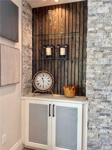 2060 ILLINOIS AVENUE NE, St Petersburg, FL 33703