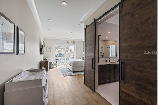 2060 ILLINOIS AVENUE NE, St Petersburg, FL 33703