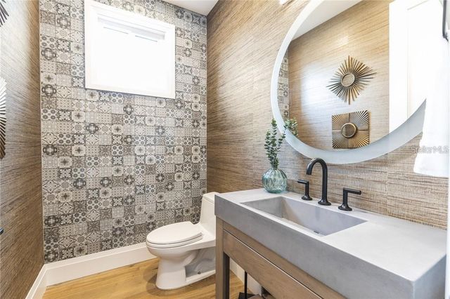 2060 ILLINOIS AVENUE NE, St Petersburg, FL 33703