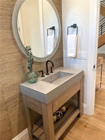 2060 ILLINOIS AVENUE NE, St Petersburg, FL 33703