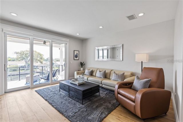 2060 ILLINOIS AVENUE NE, St Petersburg, FL 33703