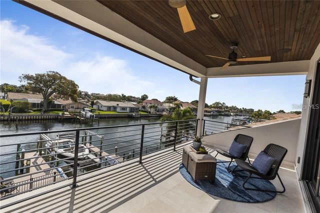 2060 ILLINOIS AVENUE NE, St Petersburg, FL 33703