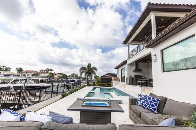 2060 ILLINOIS AVENUE NE, St Petersburg, FL 33703