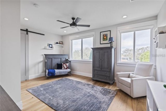 2060 ILLINOIS AVENUE NE, St Petersburg, FL 33703