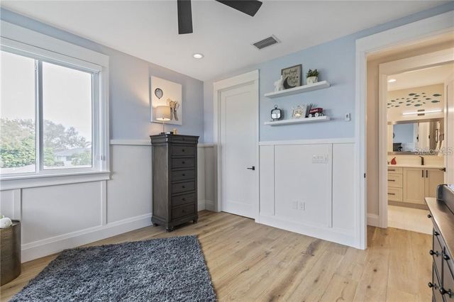 2060 ILLINOIS AVENUE NE, St Petersburg, FL 33703