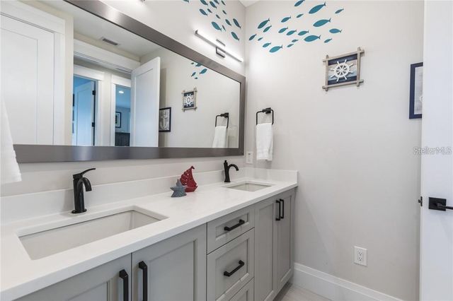 2060 ILLINOIS AVENUE NE, St Petersburg, FL 33703