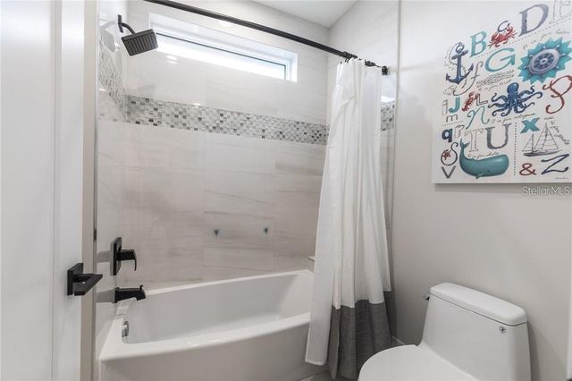 2060 ILLINOIS AVENUE NE, St Petersburg, FL 33703