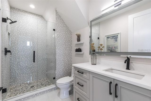 2060 ILLINOIS AVENUE NE, St Petersburg, FL 33703